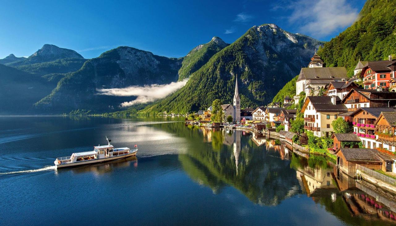 Hallstatt Lake, postcard landscape in Austria's most beautiful lake What Are The Signs Of Vitamin Deficiencies In Adults